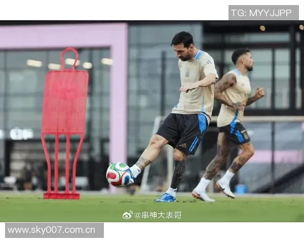 梅西周一回归阿根廷训练首发位置仍待确认与帕斯搭档悬念重重 梅西周一回归阿根廷训练首发位置仍待确认与帕斯搭档悬念重重