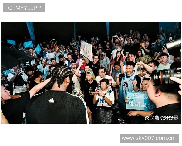 哈登晒世界杯用球合照引发中文译名三重浪热潮